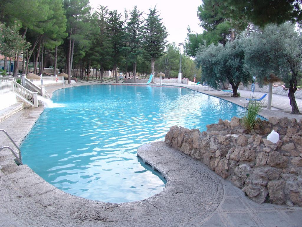 Balneario De Alicun De Las Torres Villanueva de las Torres Eksteriør billede