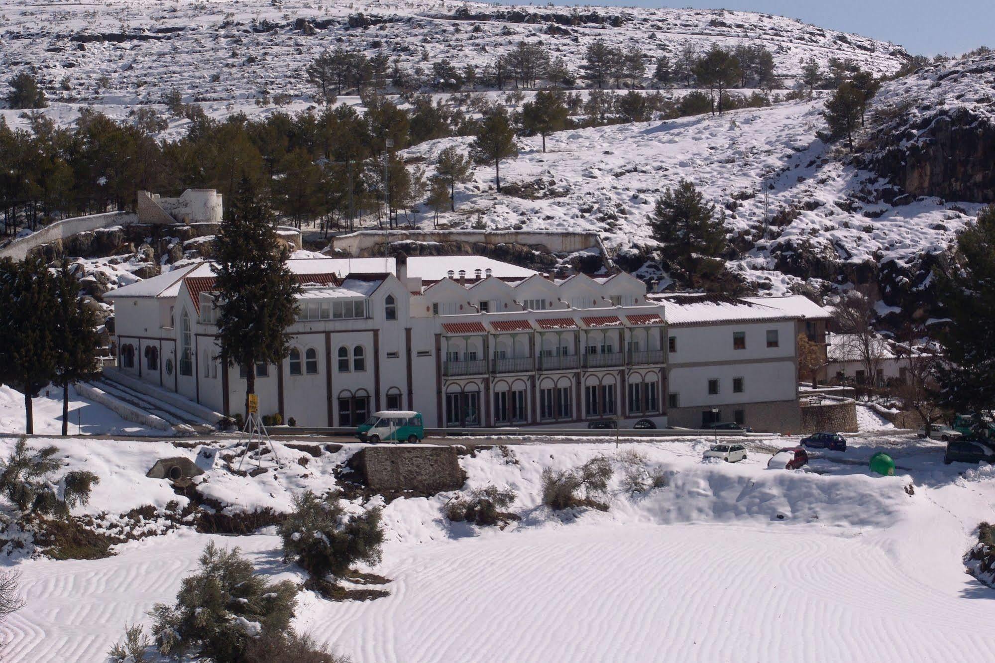 Balneario De Alicun De Las Torres Villanueva de las Torres Eksteriør billede
